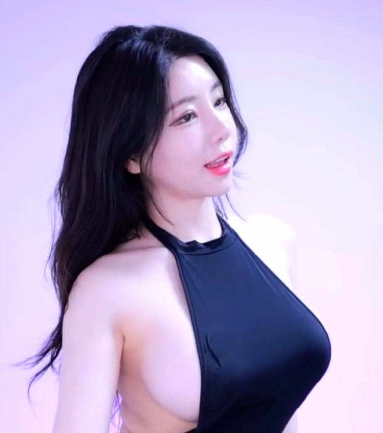 BJ 한설 사이드붑 다 삐져나온 검은색 홀터넥 원피스 ㄷㄷe